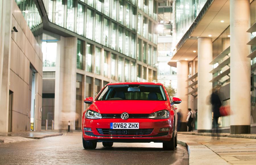  Volkswagen Golf TDi BlueMotion 2012 года  (UK) (фото 7 из 52)